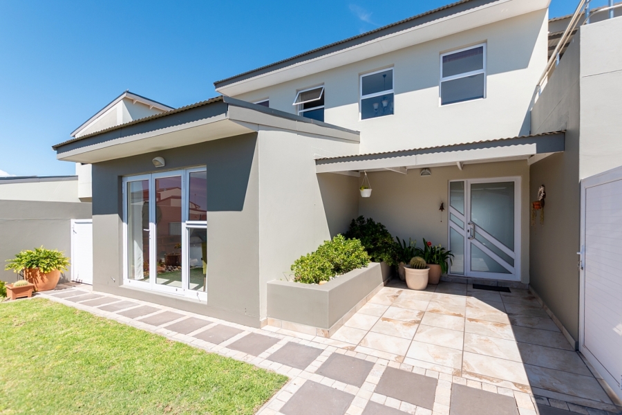 4 Bedroom Property for Sale in Sunset Estate Western Cape